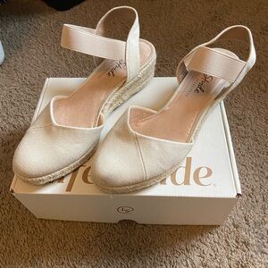 Life Stride Cream Women's Sandals